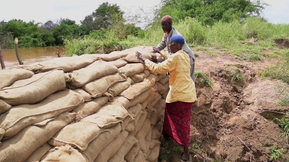 Somalia: Farmers fight fears of El Nino floods; ICRC delivers 75,000 sandbags - Vimarsana News