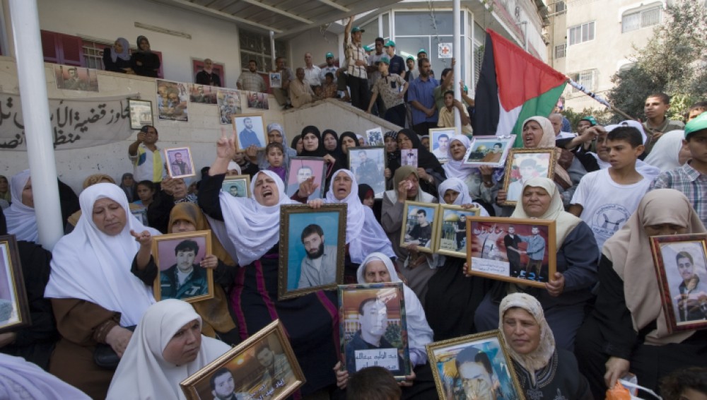 Gaza, ICRC sub-delegation. Demonstration by women whose family members are detained in Israel.