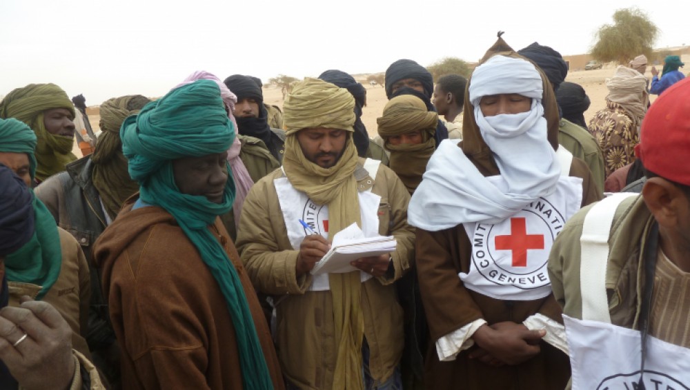 ICRC food distribution to displaced people in the city of Aguélock, Kidal in northern Mali