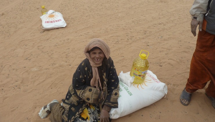 ICRC food distribution to displaced people in the city of Aguélock, Kidal in northern Mali