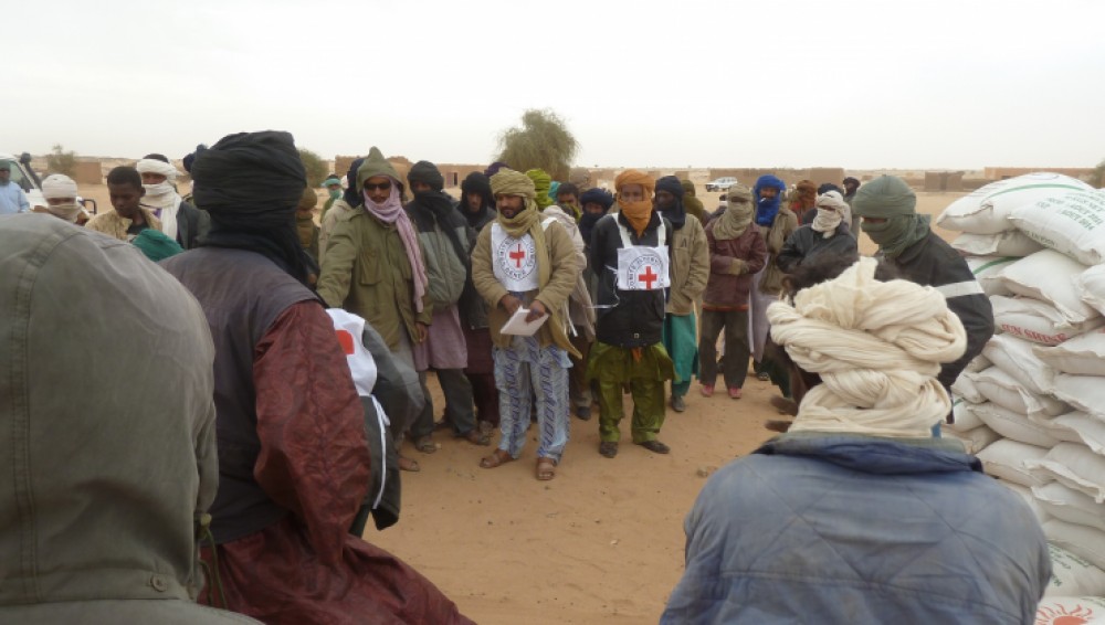 ICRC food distribution to displaced people in the city of Aguélock, Kidal in northern Mali