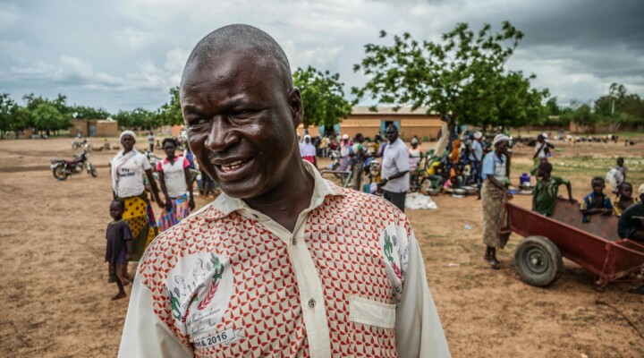 Barsalogho est le principal point de ralliement des personnes qui fuient les violences dans la région du Centre-Nord du Burkina Faso. « La commune accueille actuellement plus de 35 000 personnes et il y a continuellement de nouveaux arrivants, qui parcourent jusqu’à 65 km à pied pour venir ici », Adama Sawadogo, volontaire de la Croix-Rouge burkinabè. 