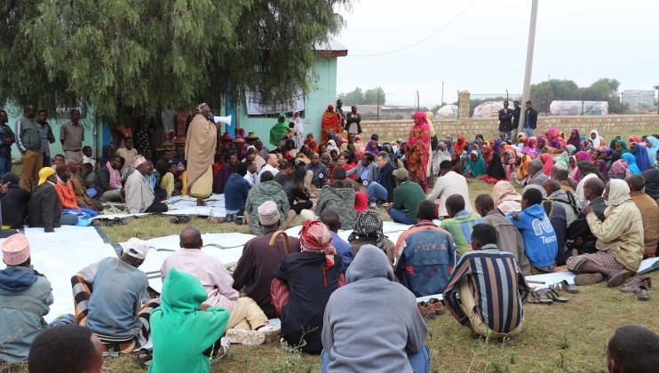 : A community meeting in Tuli town, Tuliguled district in the Somali Regional State. The town hosts displaced people, some of who had lost family, property and sustained injuries during violence. Henok Birhanu/ICRC