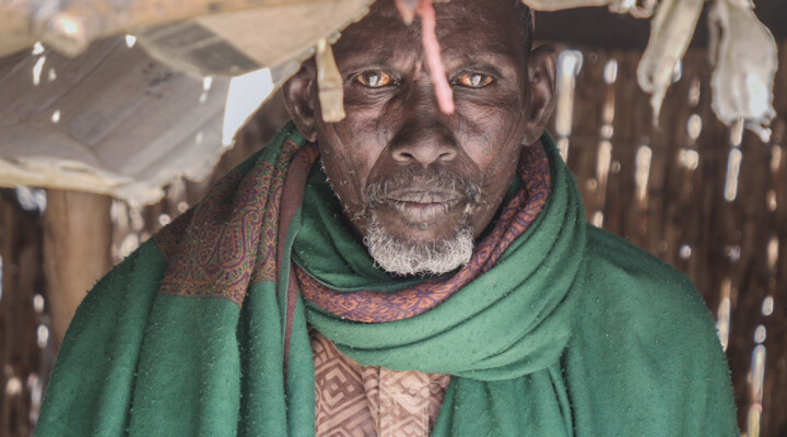 Maina Bodo, éleveur Rien n’est pire pour un berger que le fait de perdre toutes ses bêtes et de survivre grâce aux aides. Rien! Je vis dans l’angoisse. Je n’ai ni bétail, ni maison. Si je trouve un champ, je vais me sédentariser.