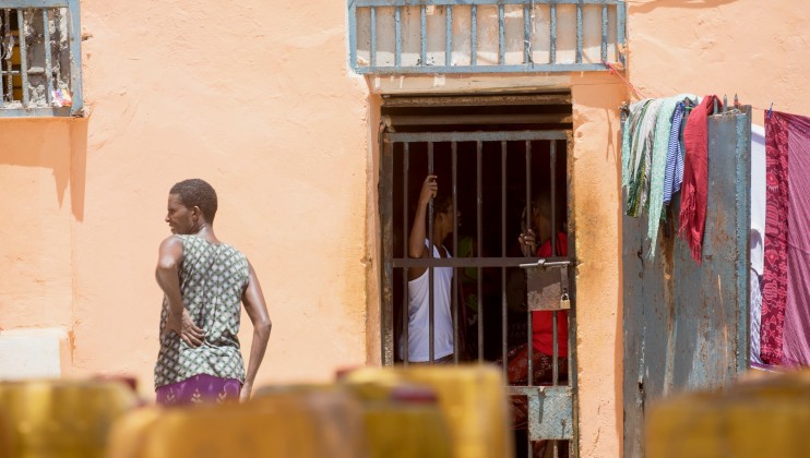 Cramped quarters and poor sanitation are perfect conditions for coronavirus to thrive. Measures like physical distancing are near-impossible to implement in detention facilities.  ICRC/Ismail Taxta