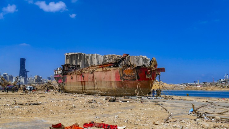 Beirut Port, total destruction of a big ship