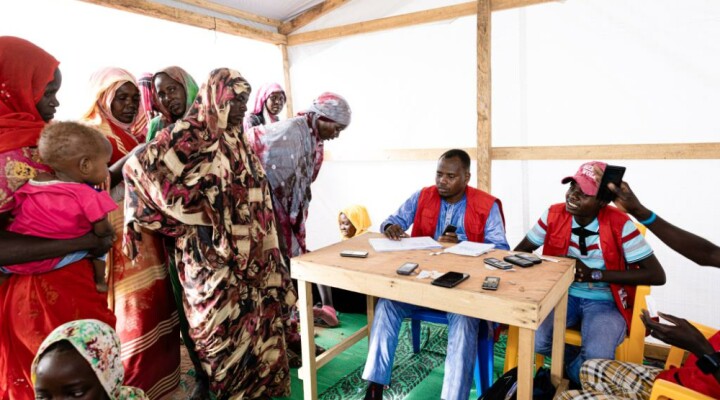 Sudanese refugees in Adre using free phone calls provided by the ICRC and Chadian Red Cross to contact their family (4)