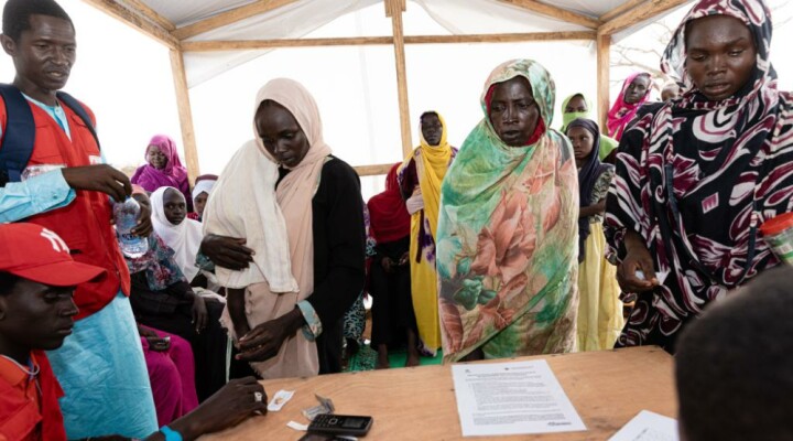 Sudanese refugees in Adre using free phone calls provided by the ICRC and Chadian Red Cross to contact their family (2)